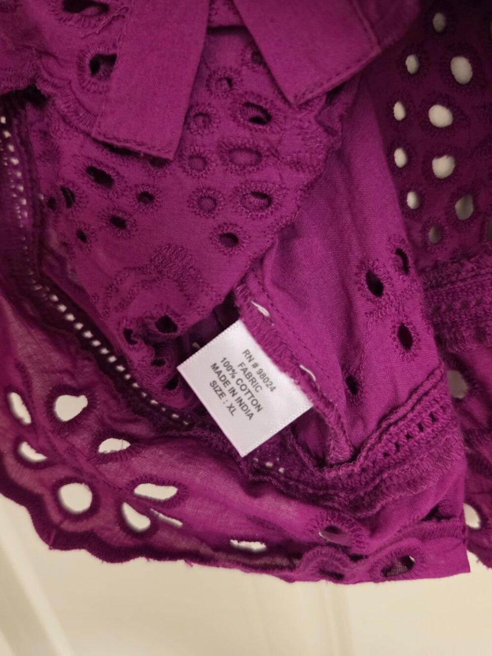 Jennifer & Grace short ruffled flutter sleeves eyelet Top, scalloped edges - Picture 4 of 7